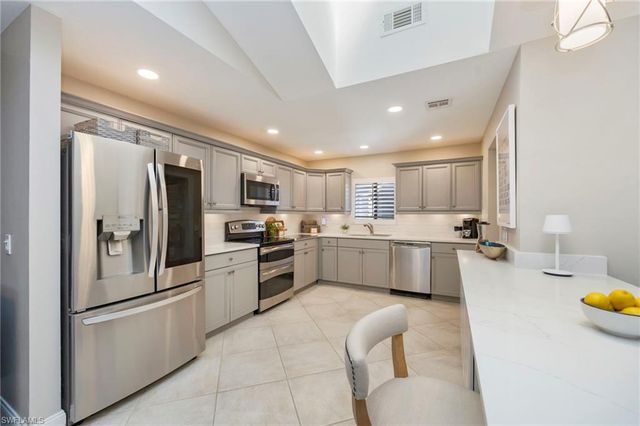 752 Eagle Creek DR 302, Naples, FL 34113