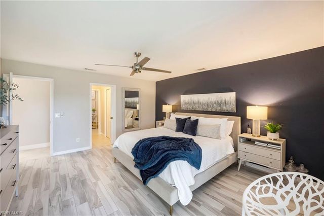 752 Eagle Creek DR 302, Naples, FL 34113