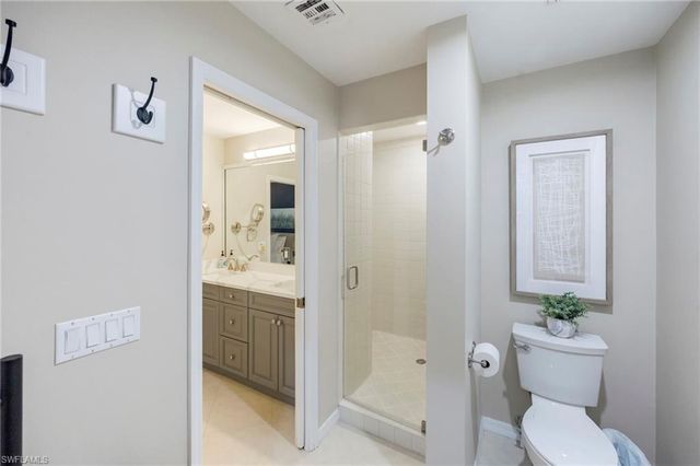 752 Eagle Creek DR 302, Naples, FL 34113