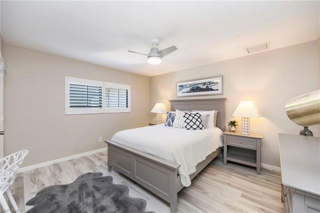 752 Eagle Creek DR 302, Naples, FL 34113