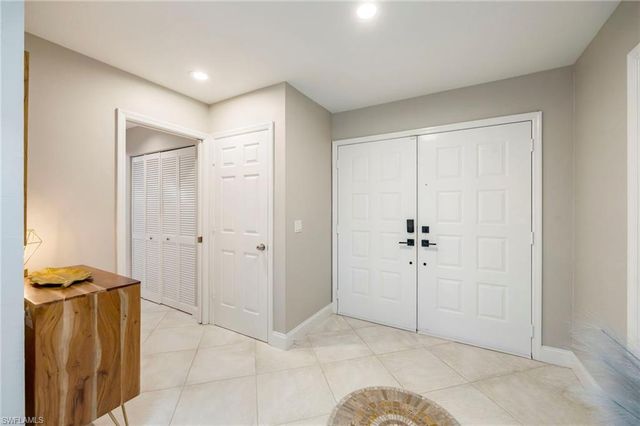 752 Eagle Creek DR 302, Naples, FL 34113