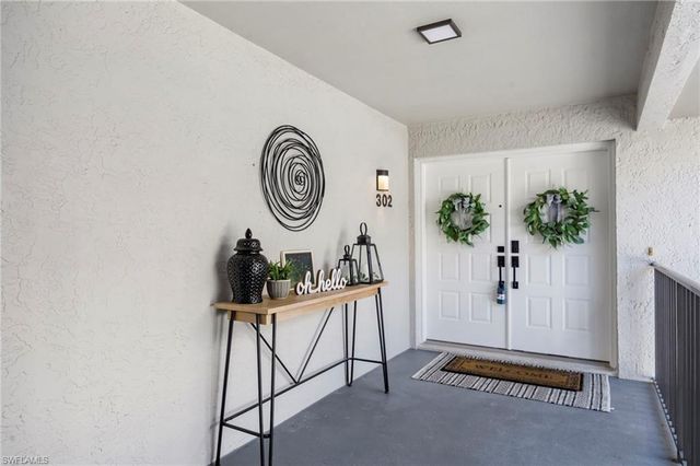 752 Eagle Creek DR 302, Naples, FL 34113