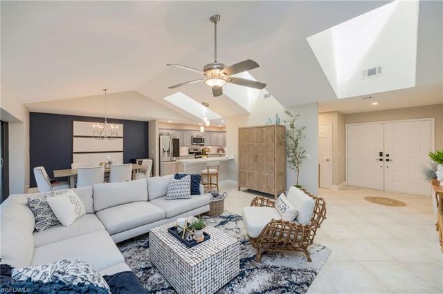 752 Eagle Creek DR 302, Naples, FL 34113