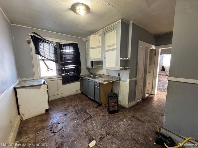 11881 Saint Patrick Street, Detroit, MI 48205