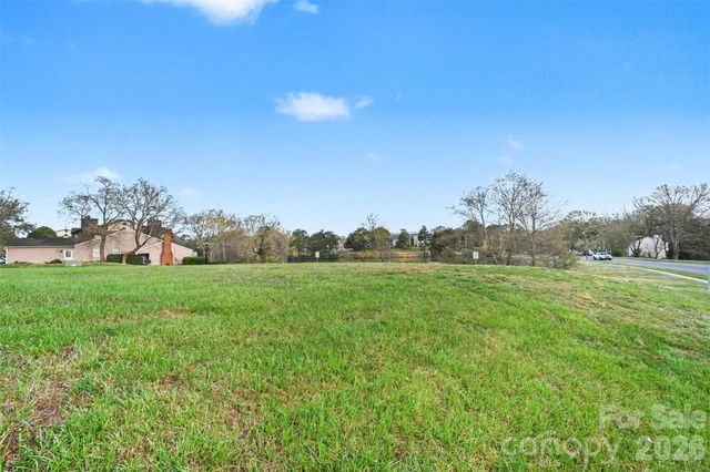 1725 Village Lake Drive, Charlotte, NC 28212