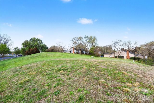 1725 Village Lake Drive, Charlotte, NC 28212