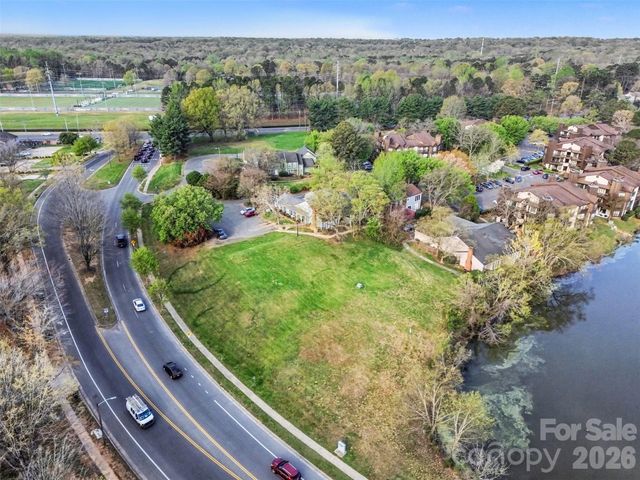 1725 Village Lake Drive, Charlotte, NC 28212