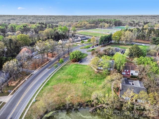 1725 Village Lake Drive, Charlotte, NC 28212