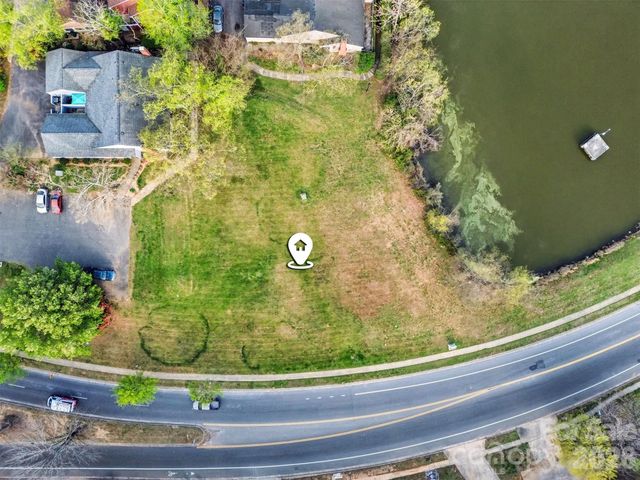 1725 Village Lake Drive, Charlotte, NC 28212