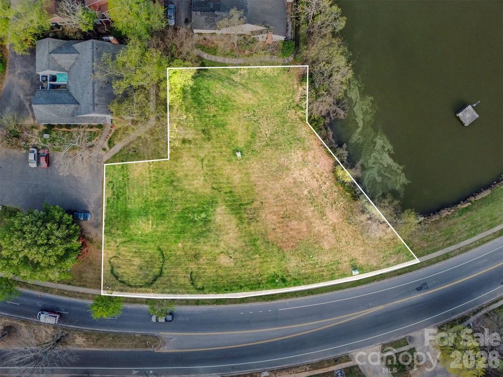 1725 Village Lake Drive, Charlotte, NC 28212