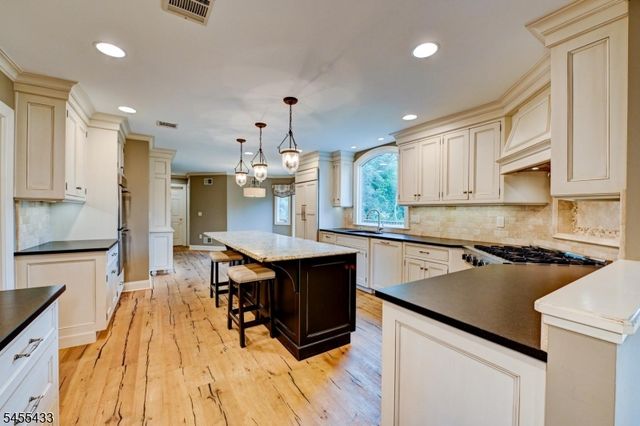 416 Hidden Valley Ct, Wyckoff Twp., NJ 07481