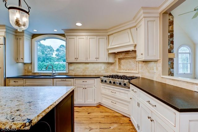 416 Hidden Valley Ct, Wyckoff Twp., NJ 07481