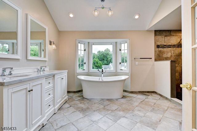 416 Hidden Valley Ct, Wyckoff Twp., NJ 07481