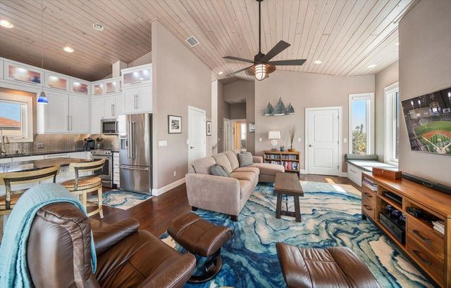 30 79TH AVENUE, Treasure Island, FL 33706