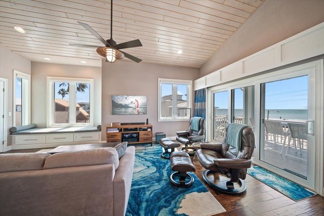 30 79TH AVENUE, Treasure Island, FL 33706