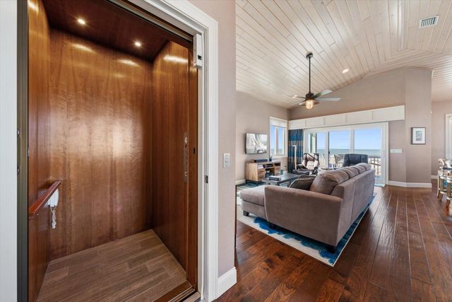 30 79TH AVENUE, Treasure Island, FL 33706