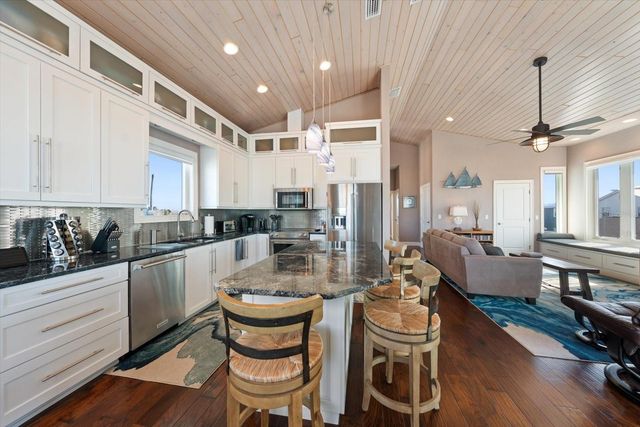 30 79TH AVENUE, Treasure Island, FL 33706