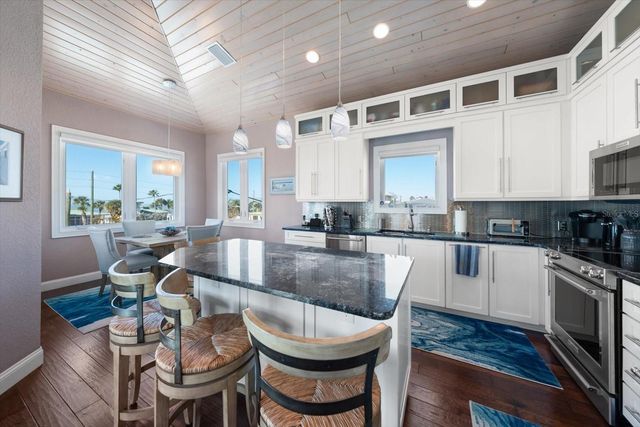 30 79TH AVENUE, Treasure Island, FL 33706