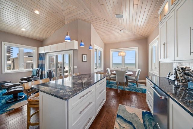 30 79TH AVENUE, Treasure Island, FL 33706