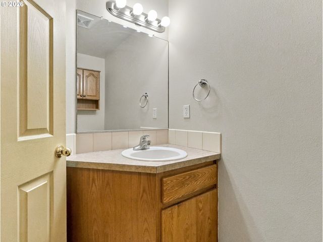 3608 N IVY Dr, Newberg, OR 97132