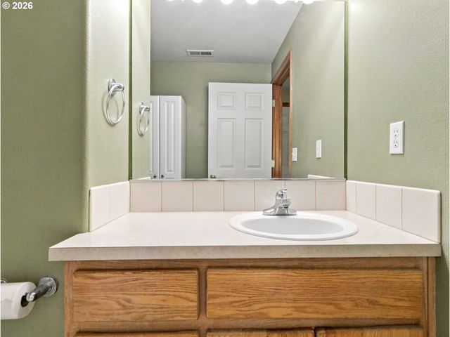 3608 N IVY Dr, Newberg, OR 97132