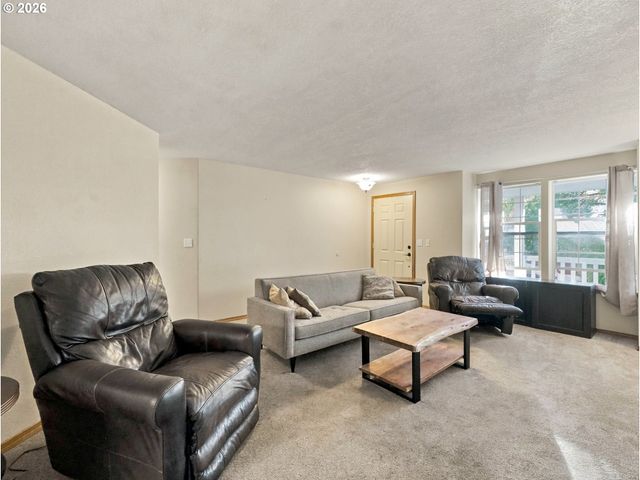 3608 N IVY Dr, Newberg, OR 97132