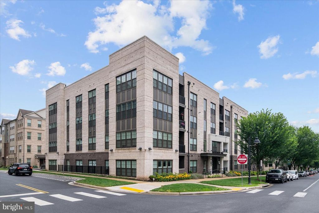 210 DECOVERLY DR #205, Gaithersburg, MD 20878