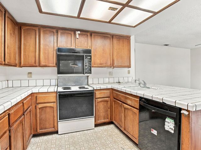 9 Rollingbrook Cir, Sacramento, CA 95833