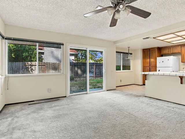 9 Rollingbrook Cir, Sacramento, CA 95833
