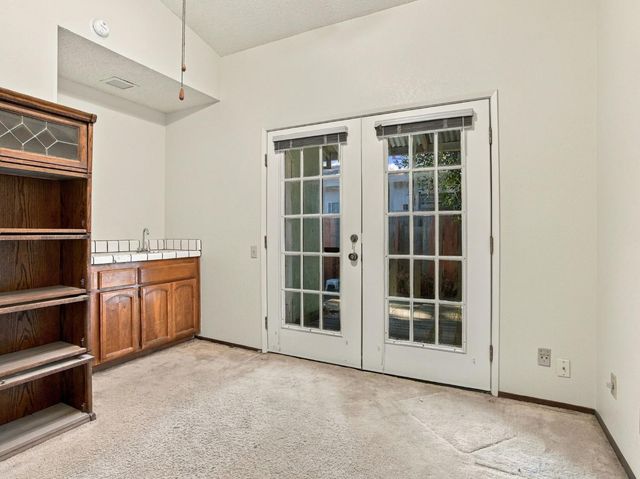9 Rollingbrook Cir, Sacramento, CA 95833
