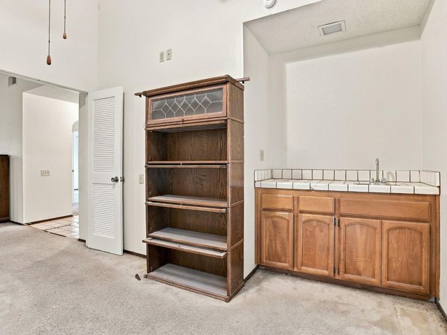 9 Rollingbrook Cir, Sacramento, CA 95833