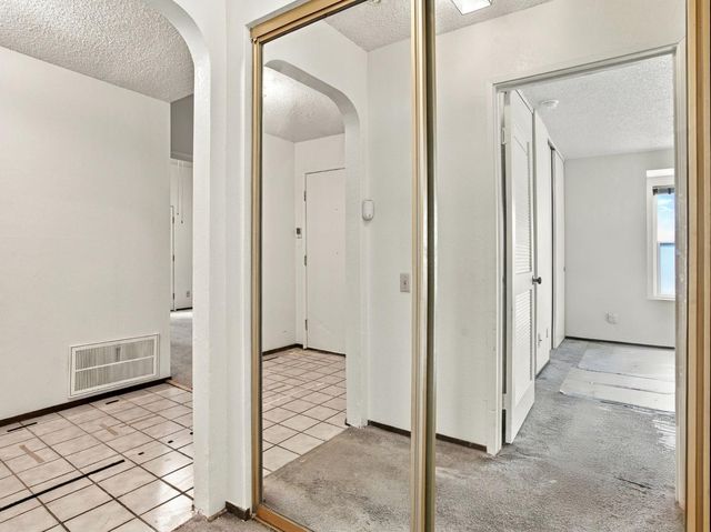9 Rollingbrook Cir, Sacramento, CA 95833