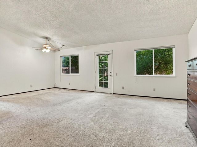 9 Rollingbrook Cir, Sacramento, CA 95833