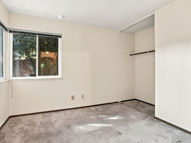 9 Rollingbrook Cir, Sacramento, CA 95833