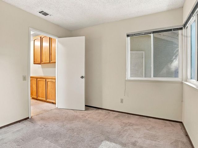 9 Rollingbrook Cir, Sacramento, CA 95833