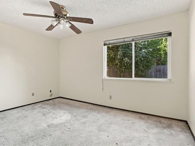 9 Rollingbrook Cir, Sacramento, CA 95833