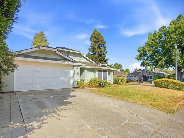 9 Rollingbrook Cir, Sacramento, CA 95833