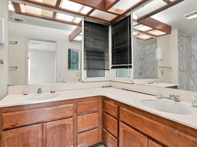 9 Rollingbrook Cir, Sacramento, CA 95833