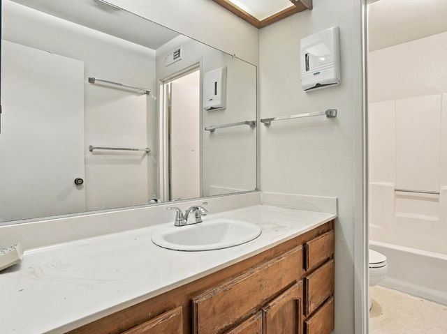9 Rollingbrook Cir, Sacramento, CA 95833
