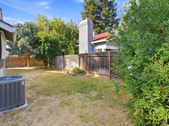 9 Rollingbrook Cir, Sacramento, CA 95833