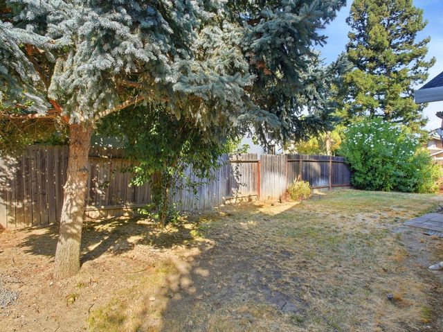 9 Rollingbrook Cir, Sacramento, CA 95833