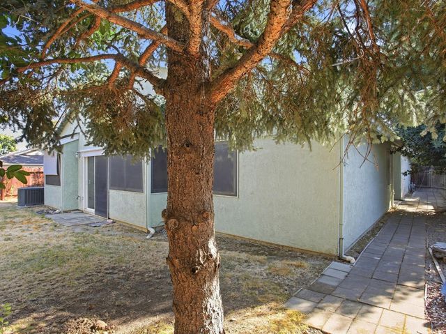 9 Rollingbrook Cir, Sacramento, CA 95833