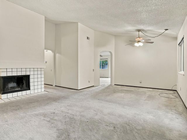 9 Rollingbrook Cir, Sacramento, CA 95833
