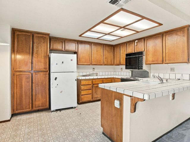 9 Rollingbrook Cir, Sacramento, CA 95833