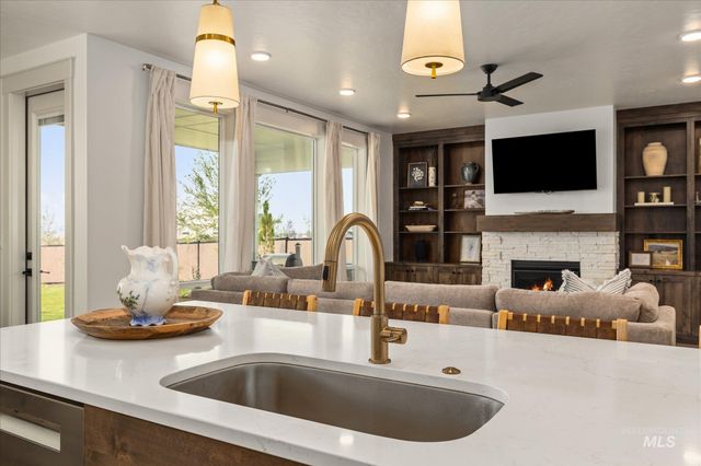 6883 W Mattawa Dr, Meridian, ID 83646