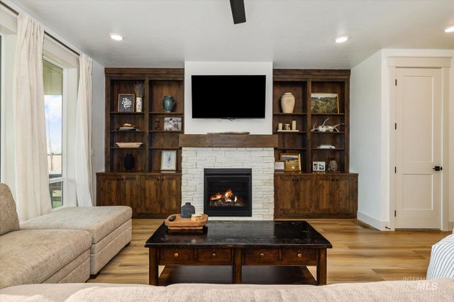 6883 W Mattawa Dr, Meridian, ID 83646