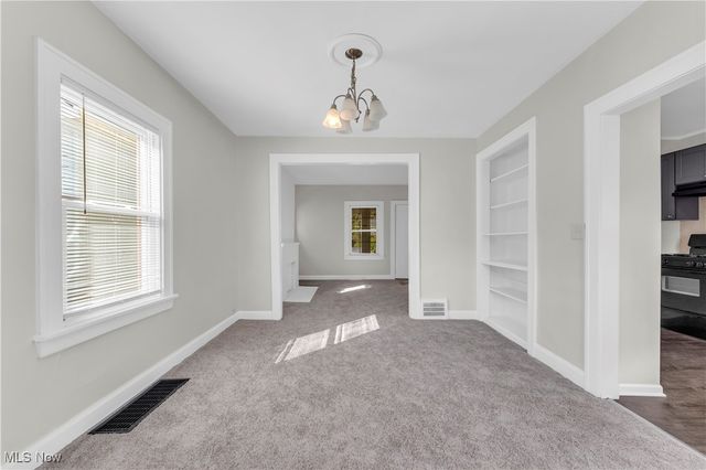 945 Nela View Road, Cleveland Heights, OH 44112