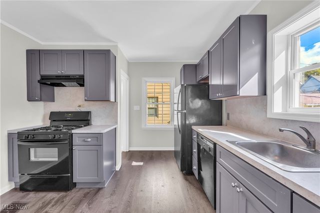 945 Nela View Road, Cleveland Heights, OH 44112