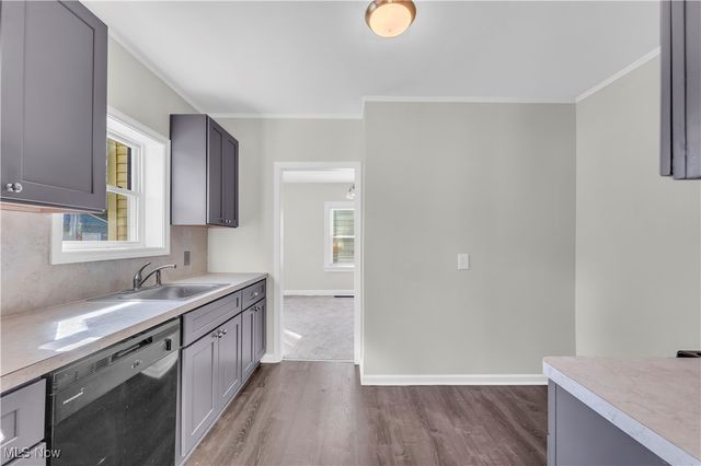 945 Nela View Road, Cleveland Heights, OH 44112