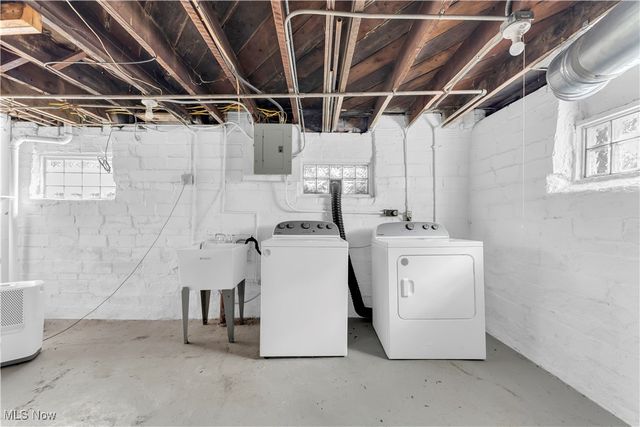 945 Nela View Road, Cleveland Heights, OH 44112